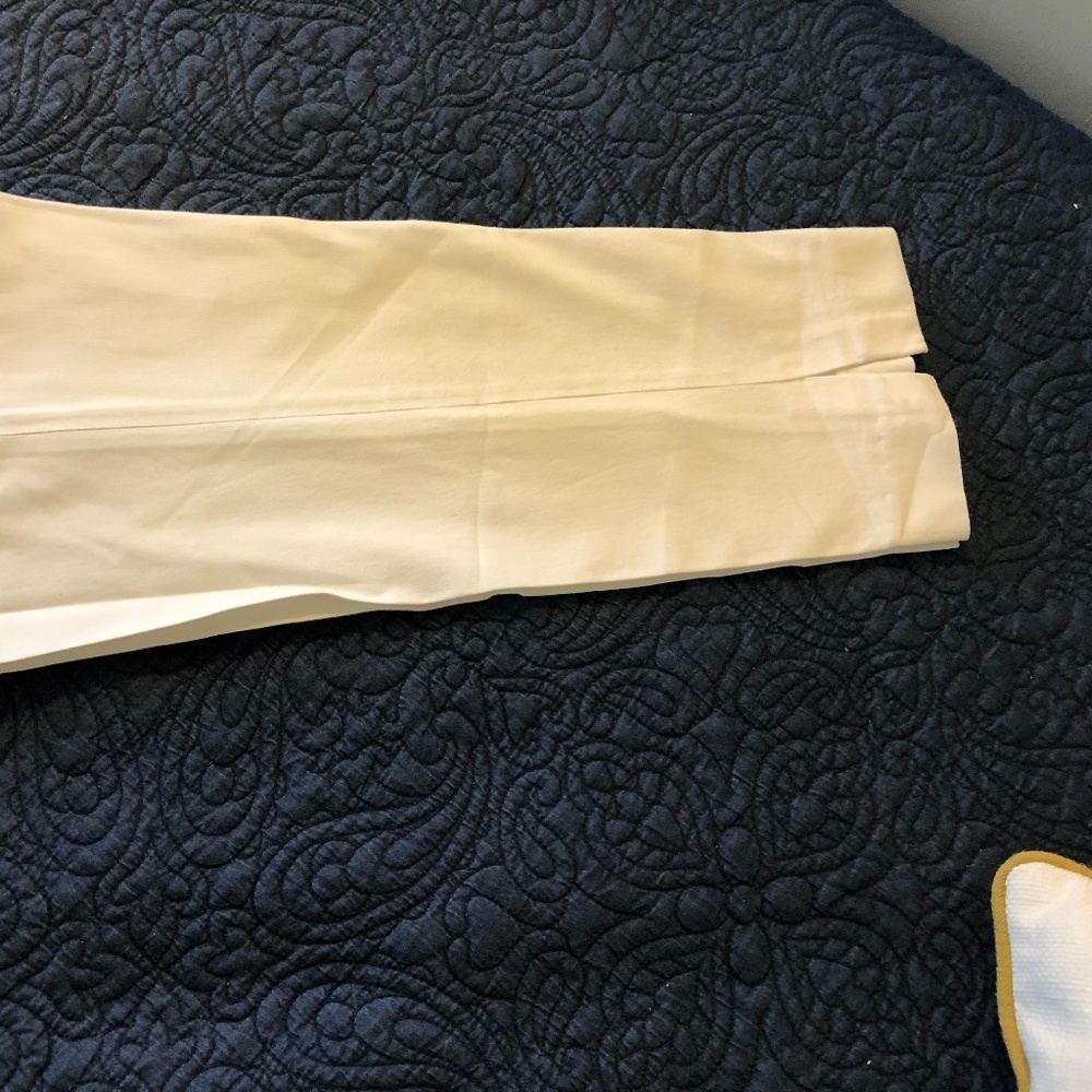Tapered capri pants, polished cotton.